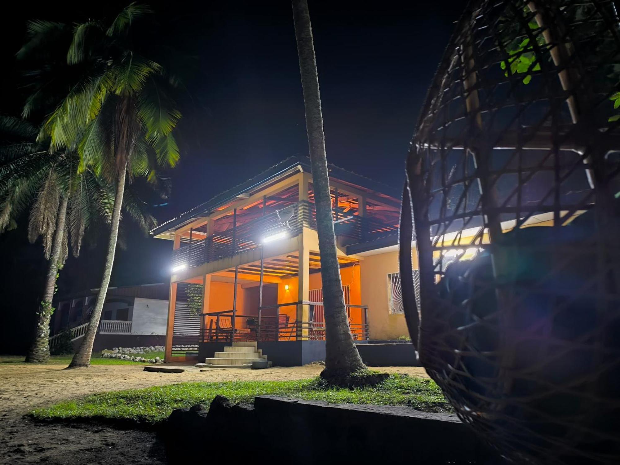 La Villa Lou, Musee Des Arts Grand Batangua Kribi Exteriör bild