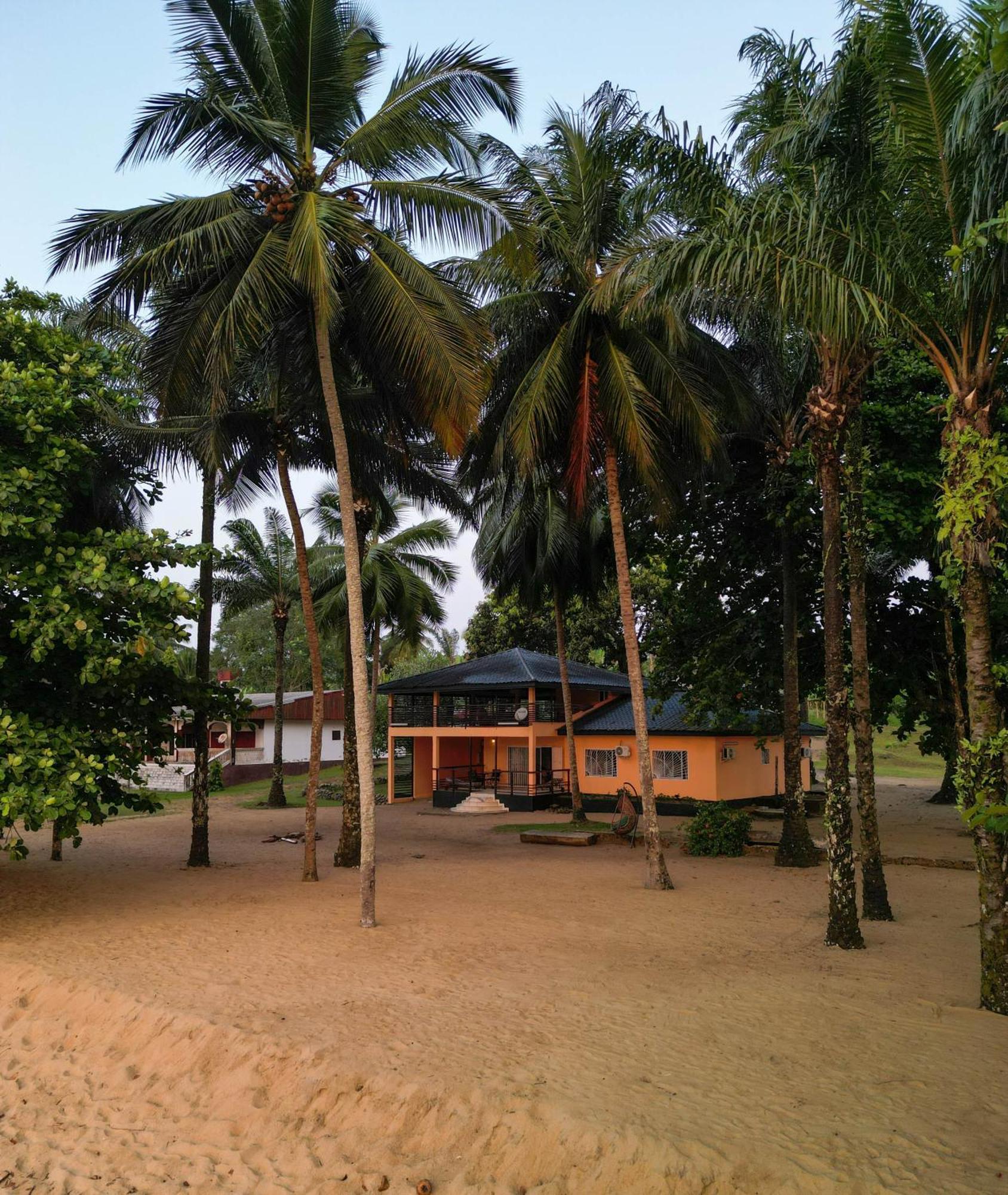 La Villa Lou, Musee Des Arts Grand Batangua Kribi Exteriör bild